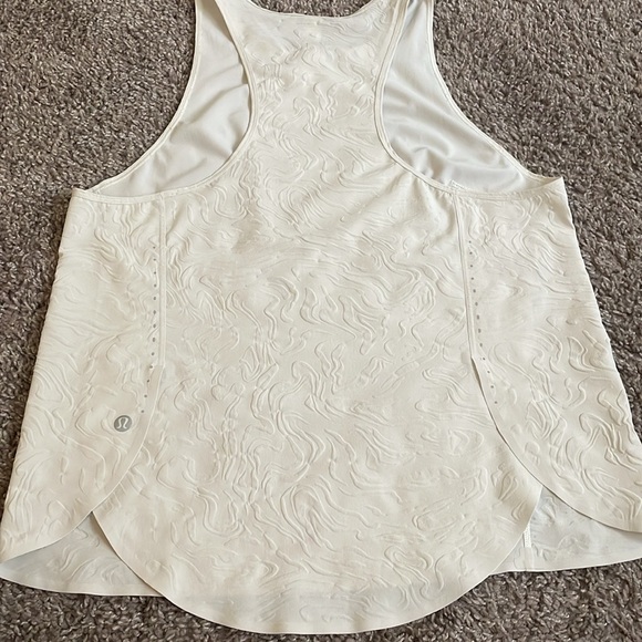 2/$15 3/$20🌹 Lululemon racer back running shirt with reflective dots size - Picture 2 of 7